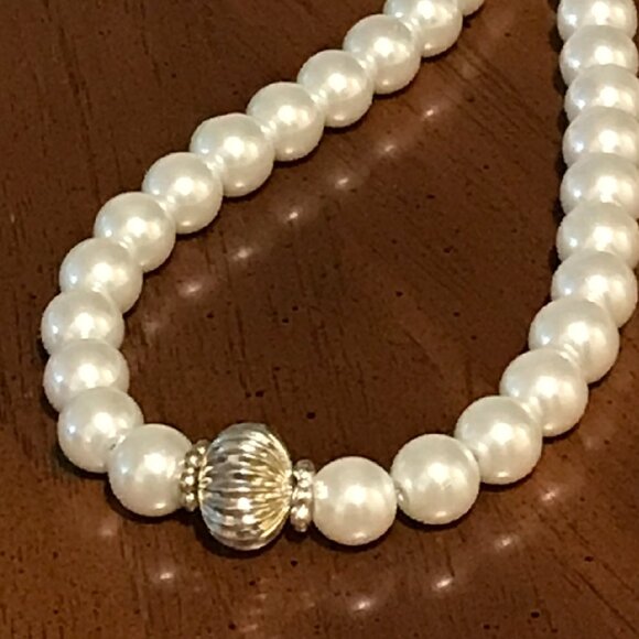 White Faux Pearl Bead Necklace with Silver Pendant - Picture 2 of 2